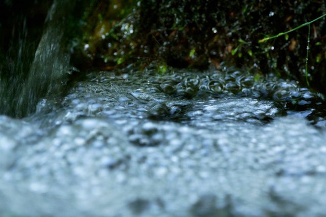Wasser mit seinen vielfältigen Klang-Effekten könnte man stundenlang zuhören: es ist Balsam auf die menschliche Seele.