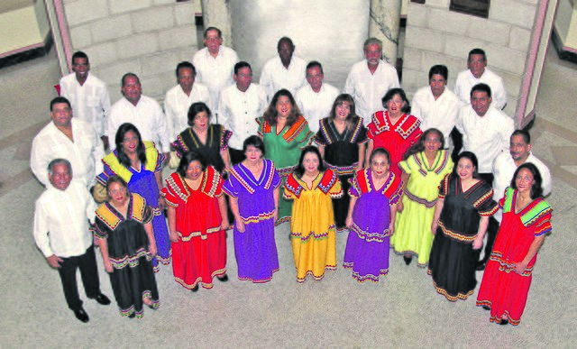Der Coro Musica Viva (Panama) in seiner landestypischen Tracht.