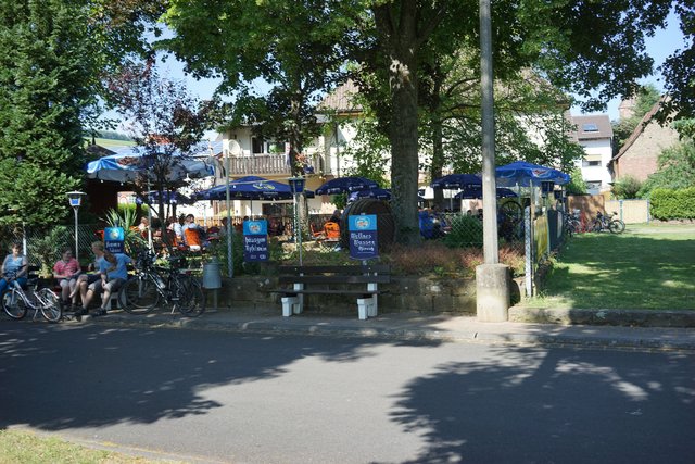 Gemütlichkeit ist hier Trumpf: Biergarten-Atmosphäre in Dorfprozelten