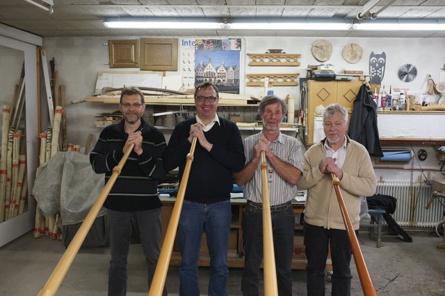 Nicht nur durch die Musik junggebliebene Alphornbläser in Dorfprozelten