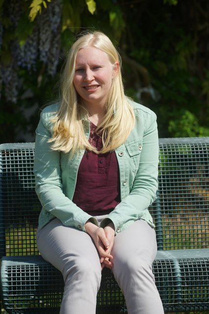 Studentin Jessica Aust aus Erlenbach genießt den Mai ohne Prüfungs- und Klausuren-Stress.
