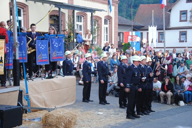Großer Zapfenstreich beim Historischen Markt in Fechenbach. | Foto: Andrea Kaller-Fichtmüller
