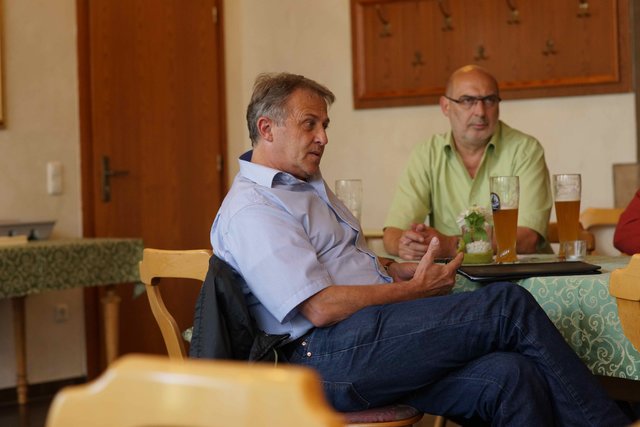 Rege Diskussion bei den Freien Wählern im Erlenbacher Bürgerkeller.