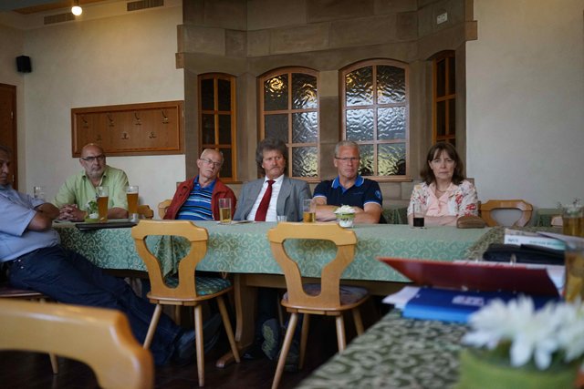 Rege Diskussion bei den Freien Wählern im Erlenbacher Bürgerkeller.