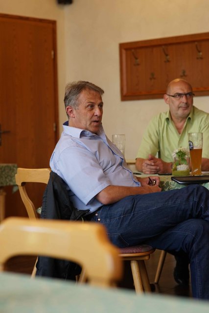 Rege Diskussion bei den Freien Wählern im Erlenbacher Bürgerkeller.