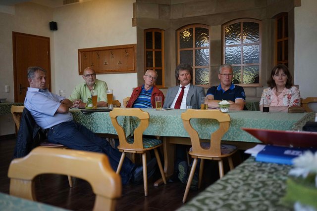 Rege Diskussion bei den Freien Wählern im Erlenbacher Bürgerkeller.