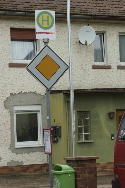 Eichenbühl: eine von mehreren Bushaltestellen.