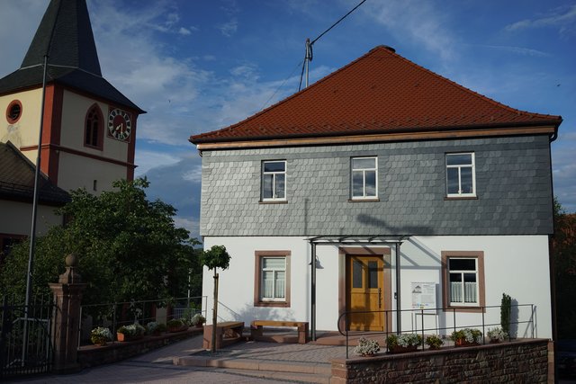Stolz der Heppdieler Bevölkerung: aus dem einstigen Schulhaus wurde mit viel Eigenleistung ein attraktives Pfarrheim.