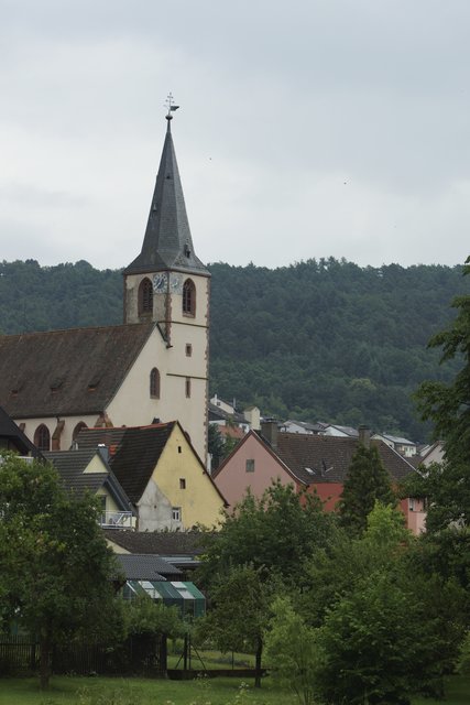 Kirche in Eichenbühl in exponierter Position