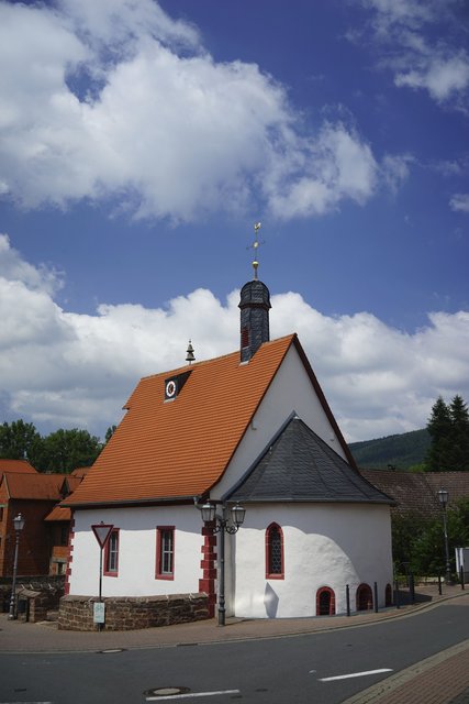 Wer den Ortsnamen Eichenbühl hört, denkt auch oder vor allem  an dieses kleine, schmucke Gotteshaus: die Valentinuskapelle.