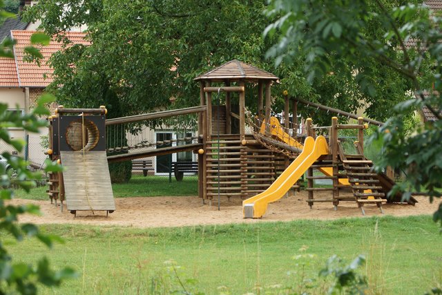 Einladender Kinderspielplatz in Eichenbühl