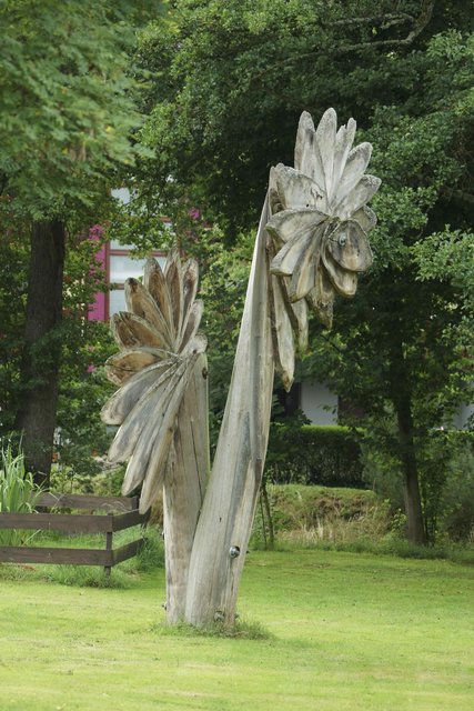 Holzplastik in Pfohlbach vor dem Sägewerk Gustav Konrad zwischen Kaltbachtal und Erf