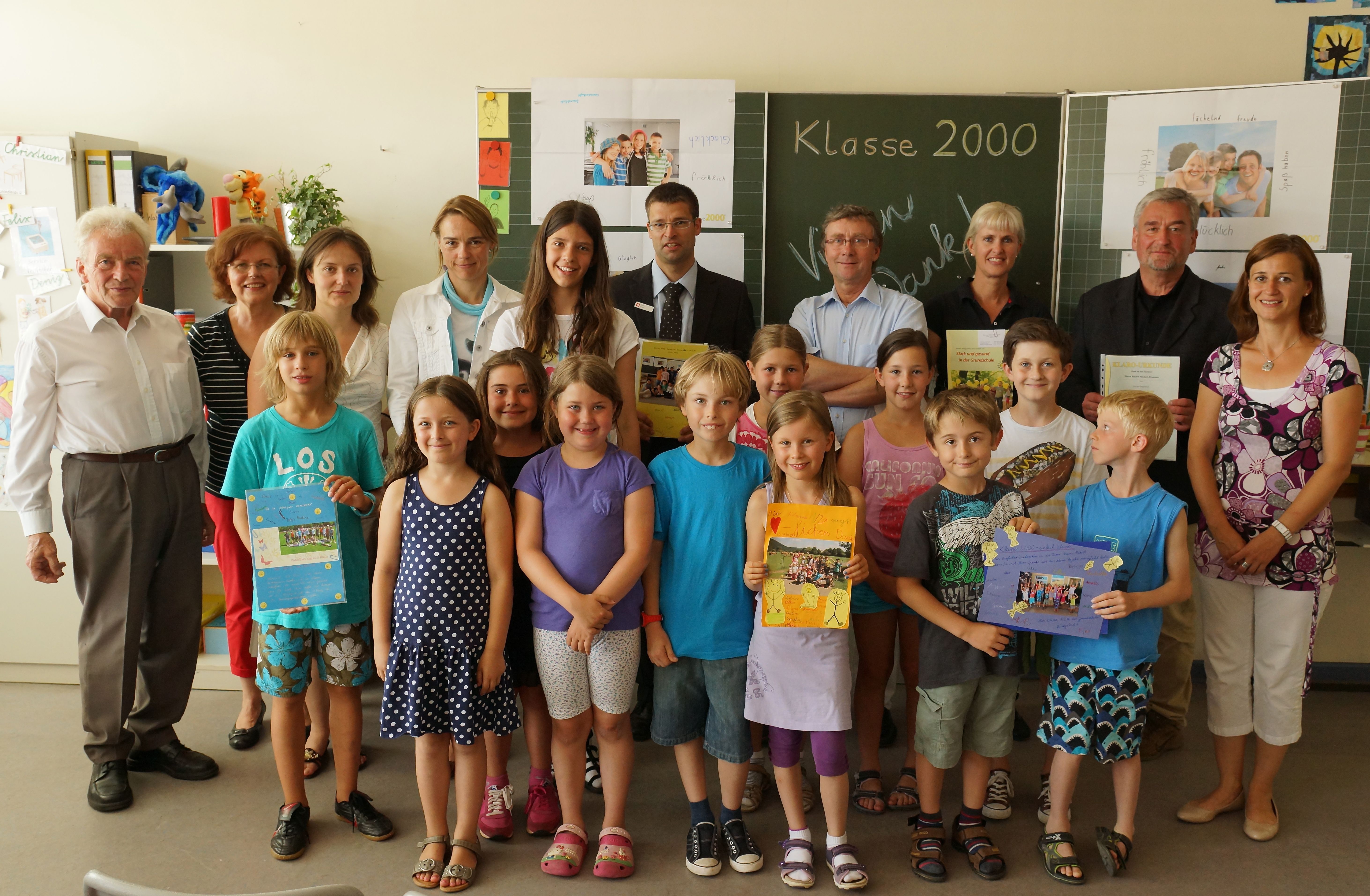 Erfolgreiches Team der Klasse 2000 an der Volksschule Bürgstadt, links Dr. Dieter Meesmann.