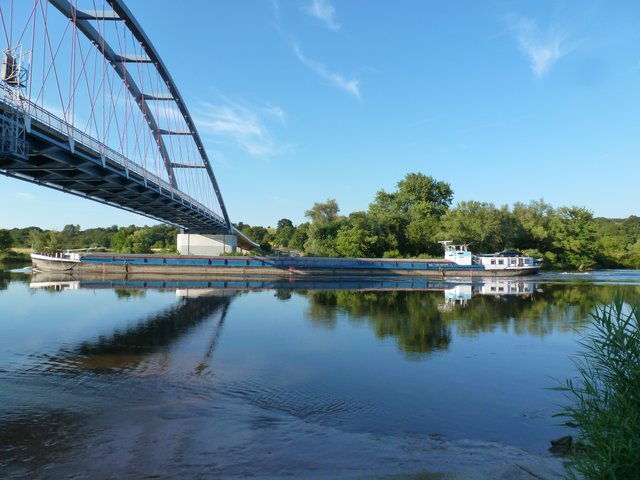 eine super Entspannung, am Ufer des Main in Niedernberg zu sitzen und den Schiffen zu folgen