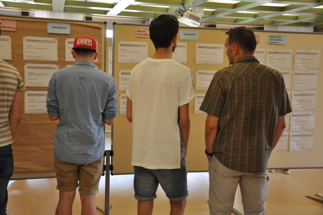 Viele kamen mit ihren Eltern.