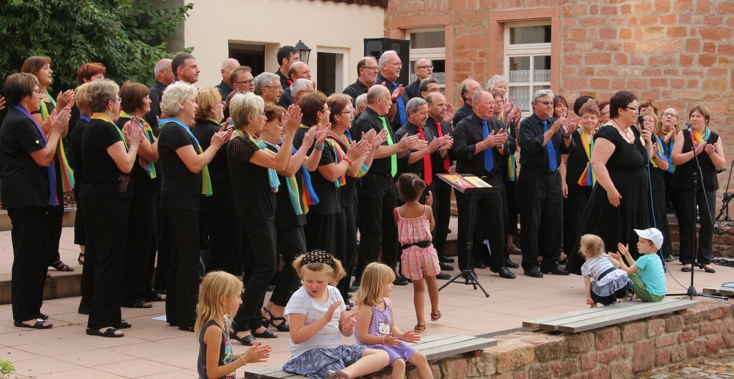 Singen in Eisenbach mit dem Cantiamo-Chor vom Sängerbund.