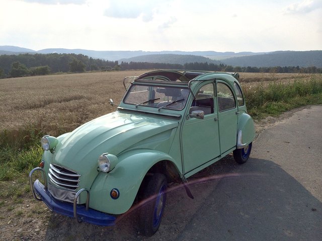 Familienausflug mit dem kleinen Wagen