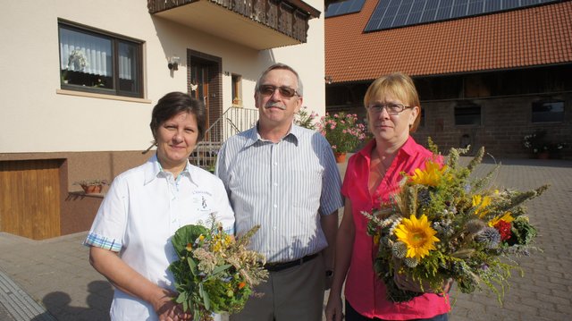 Geweihte Kräuterbüschel ("Wurzberden") werden nach dem Gottesdienst an Mariä Himmelfahrt mit nach Hause genommen und finden einen Ehrenplattz in Haus, Hof oder Flur.