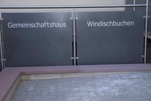 Schön gestaltete Fläche beim Dorfgemeinschaftshaus in Windischbuchen