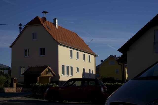 Dorfgemeinschaftshaus  in Windischbuchen an einem Augustmorgen