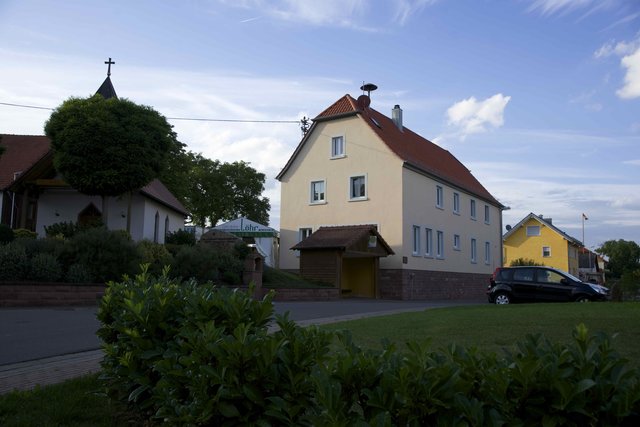 Dorfgemeinschaftshaus in Windischbuchen an einem  späten Augustnachmittag