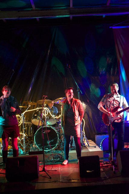 Gelungener Auftritt am Samstagabend in Windischbuchen: temperamentvolle  Musik mit der Gruppe „Nice Time Band“.