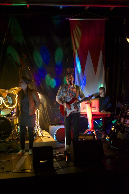Gelungener Auftritt am Samstagabend in Windischbuchen: temperamentvolle  Musik mit der Gruppe „Nice Time Band“.