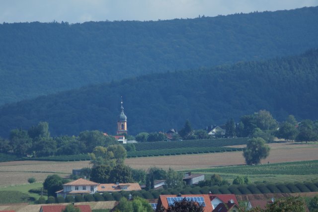 Blick über Röllbach nach Mönchberg