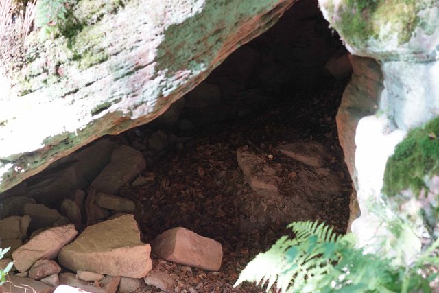 Die Höhle "Schwarzer Stein"