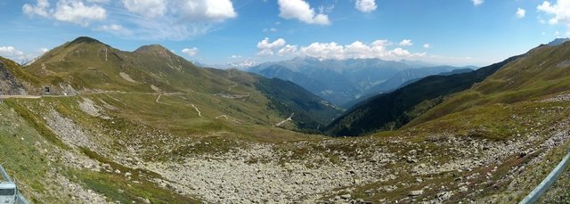Panoramablick vom Penserjoch auf dem Weg zum Gardasee