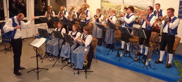 Roland Bauer und die "Odenwälder Trachtenkapelle Wenschdorf-Monbrunn" beim Konzert 2013