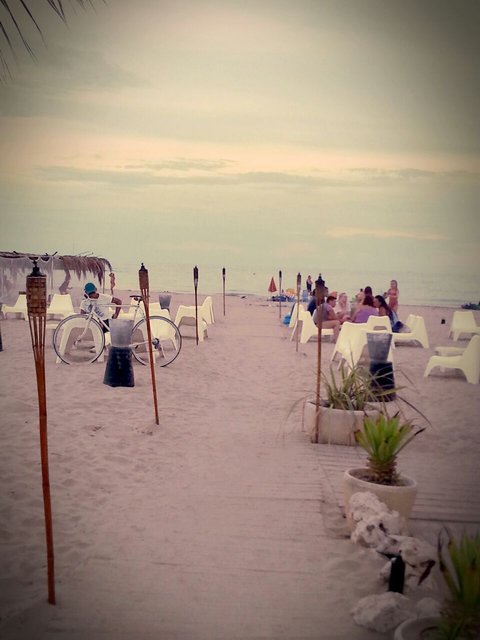Dieses Sommerbild entstand am Strand von Barcelona.