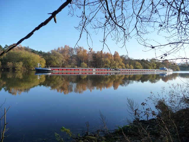 Schiff auf dem Mainbogen bei Erlenbach