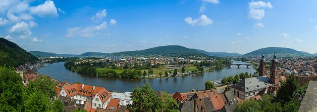 Schöne Aussicht auf Miltenberg und Umgebung