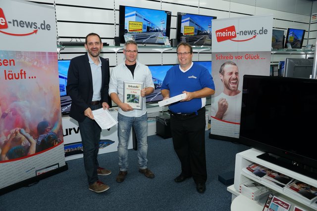 (von links) Manfred Scheurich (Produktionsleiter news verlag), Joachim Berninger (3. Platz) und Jürgen Dietrich (Geschäftsführer Euronics XXL)