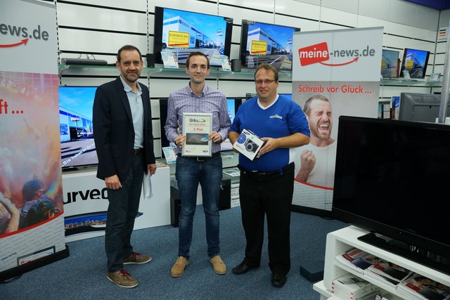 (von links) Manfred Scheurich (Produktionsleiter news verlag), Daniel Klaiber (2. Platz) und Jürgen Dietrich (Geschäftsführer Euronics XXL)