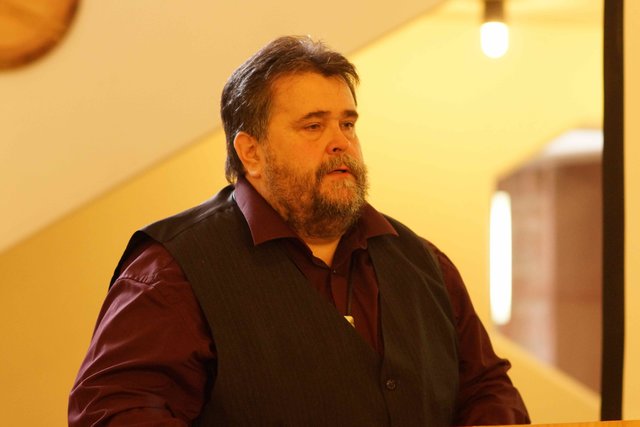 Martin Harth, freier Journalist und dritter Bürgermeister von Marktheidenfeld, erklärte bei der Ausstellungseröffnung anschaulich an 16 Schautafeln den Einfluss der rechten Szene in unserem Umland.