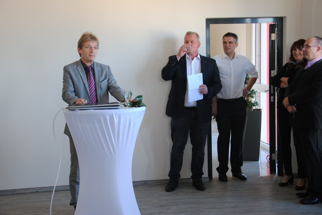 Elsenfelds Bürgermeister Matthias Luxem lies es sich nicht nehmen zur Eröffnung zu gratulieren.