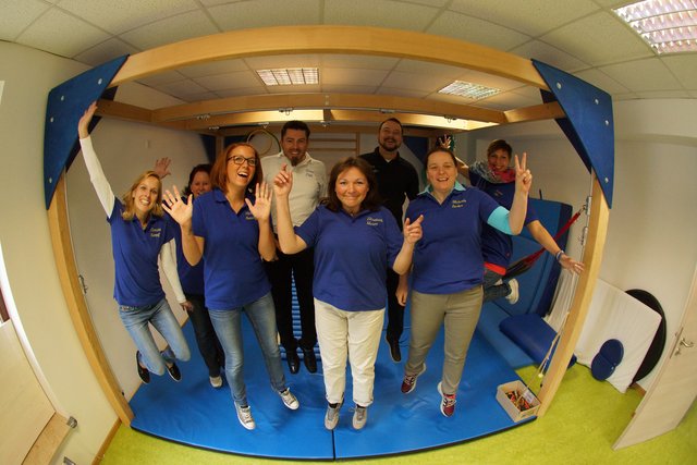 DYNAMISCHES TEAM - Bernd Fäth und seine Mitarbeiter: „Wir helfen individuell, patientenbezogen, beratend, nachhaltig, interdisziplinär und können viele Behandlungserfolge vorweisen."