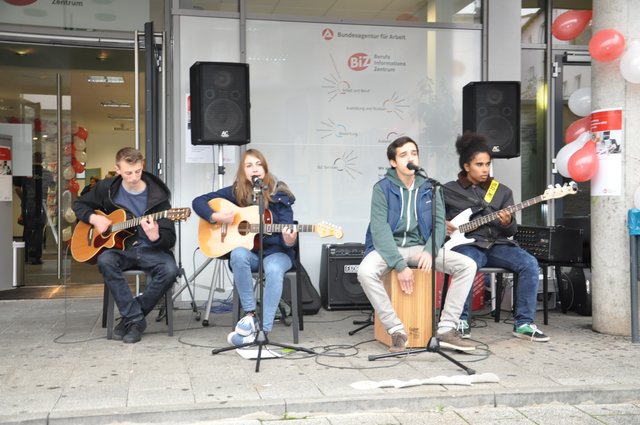 von der vielversprechenden Band "Basement Cake"