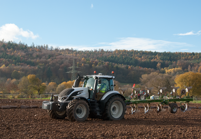praktische Fahrübungen auf dem Feld