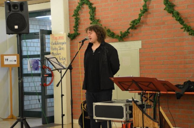 Marco Orschler mit seinem "Weihnachts-Slam"