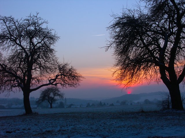 Winterabend im Odenwald bei Miltenberg-Wenschdorf.- Foto Roland Schönmüller