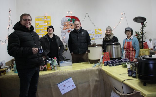 Für das leibliche Wohl sorgte u.a. der Stand von "Wir in Mönchberg" | Foto: Renate Miltenberger