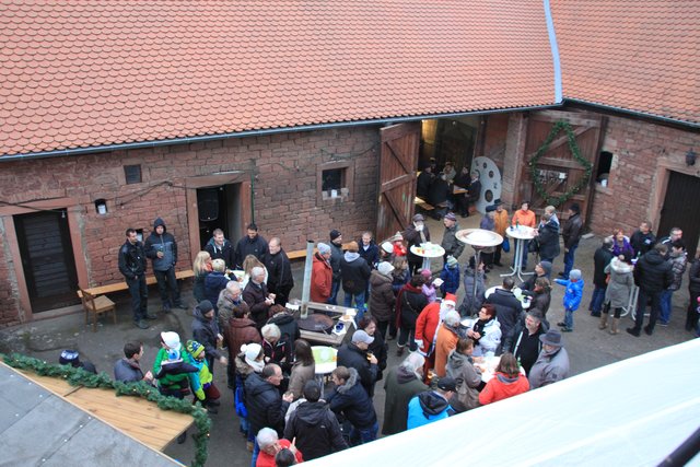 Geschäftiges Treiben im Pfarrhof | Foto: Renate Miltenberger