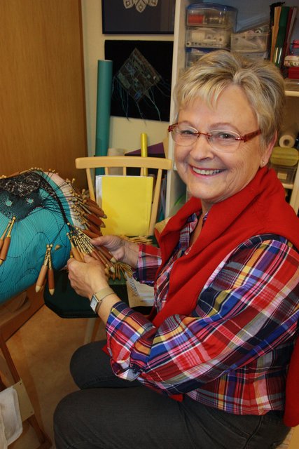 Christel Lehr aus Miltenberg beherrscht das Klöppeln in Perfektion. Wer ebenfalls Interesse hat es zu lernen kann sich gern bei ihr melden 09371-95 95 52