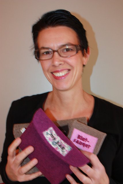 Susanne Schnarr aus Elsenfeld mit ihren Filzarbeiten