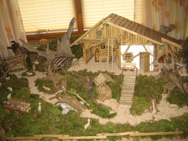 unsere selbst gebaute Weihnachtskrippe
