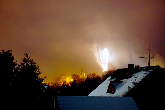 Böller - wie alle Jahre  wieder - gesehen in Eichenbühl-Heppdiel.