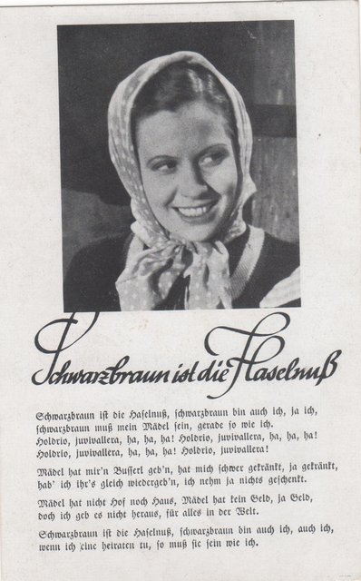 Schwarzbraun ist die Haselnuß